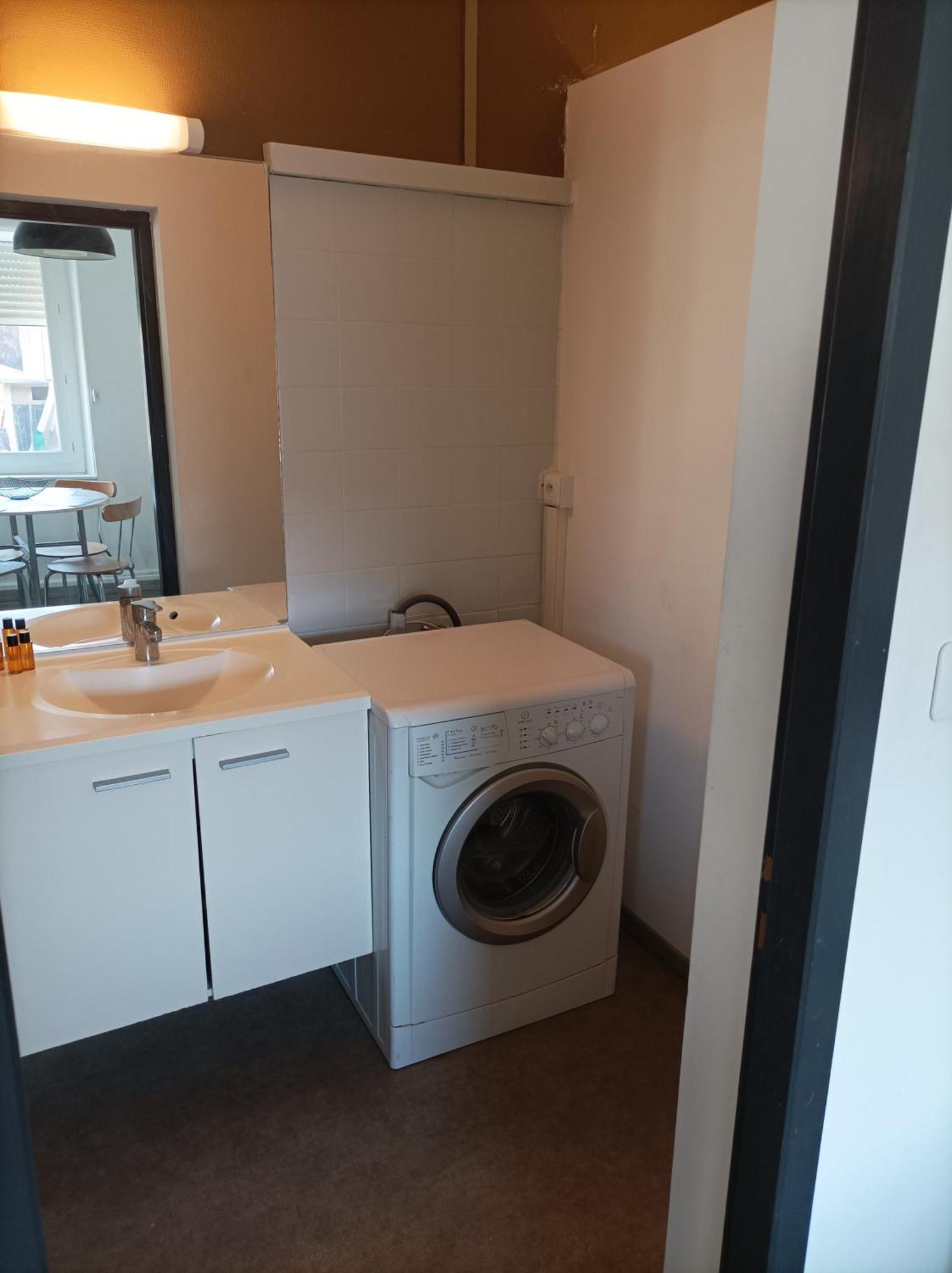 Saëns 5-T2 avec garage privé optionnel-Centre historique et plages à 16km ! Béziers Exterior foto